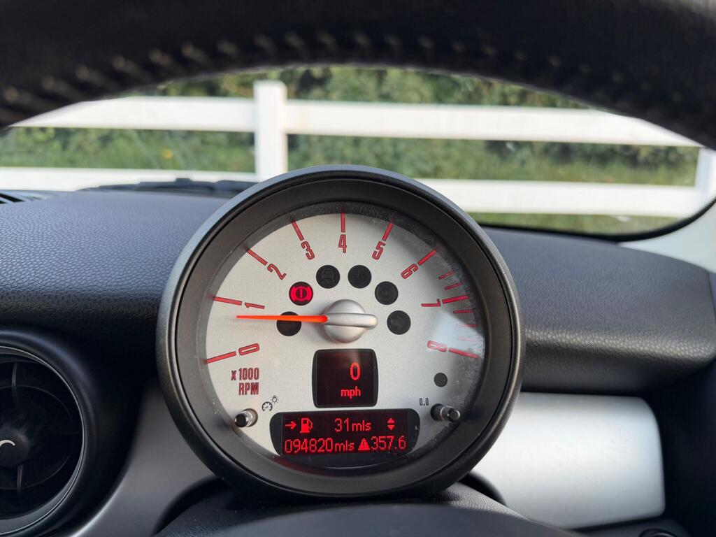 2010 MINI Hatch thumbnail 24