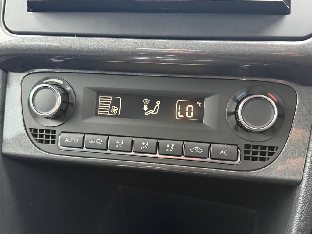 2012 Volkswagen Polo thumbnail 23