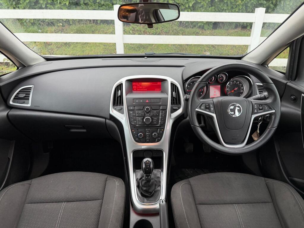 2014 Vauxhall Astra thumbnail 14