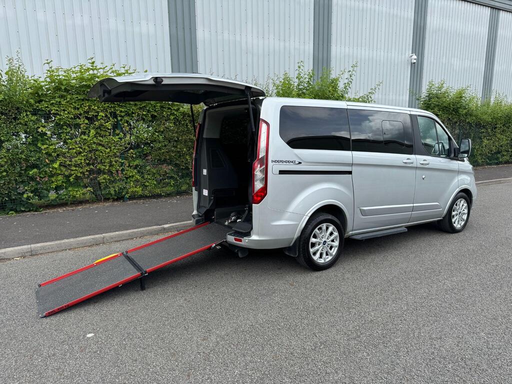 Ford Tourneo Custom Minibus 2.0 320 EcoBlue Titanium Auto L1 Euro 6 (s/s) 5dr