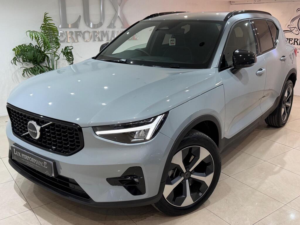 Volvo XC40 SUV 2.0 B4 MHEV Plus Dark DCT Auto Euro 6 (s/s) 5dr