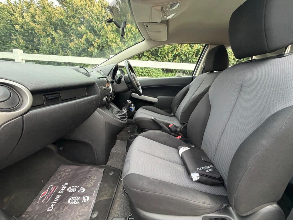 2010 Mazda Mazda2 thumbnail 26