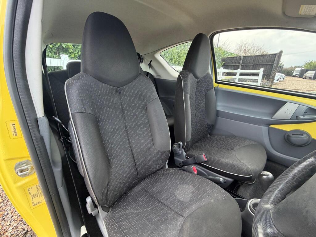 2011 Peugeot 107 thumbnail 15