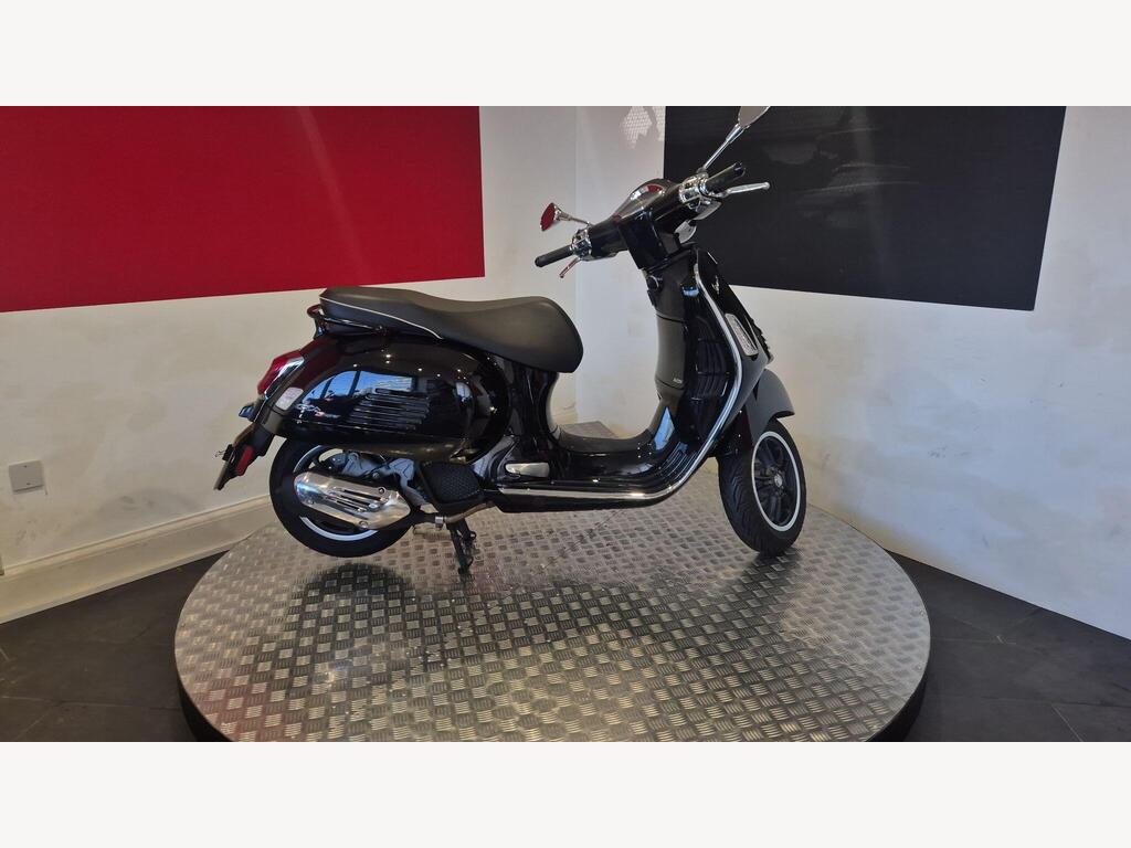 Piaggio Vespa GTS 125 Scooter 125 Super CVT Euro 5