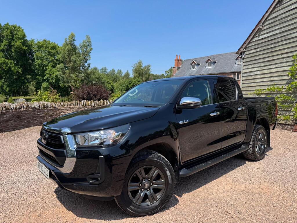 Toyota Hilux Pickup 2.4 D-4D Icon 4WD Euro 6 (s/s) 4dr