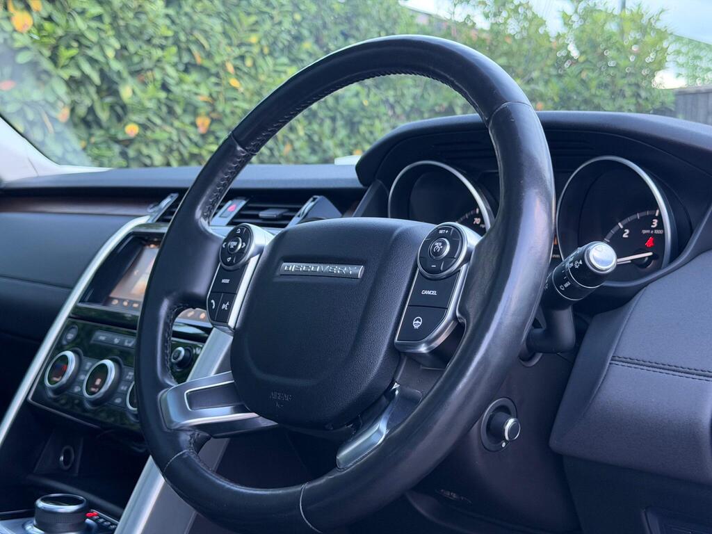 2017 Land Rover Discovery thumbnail 17
