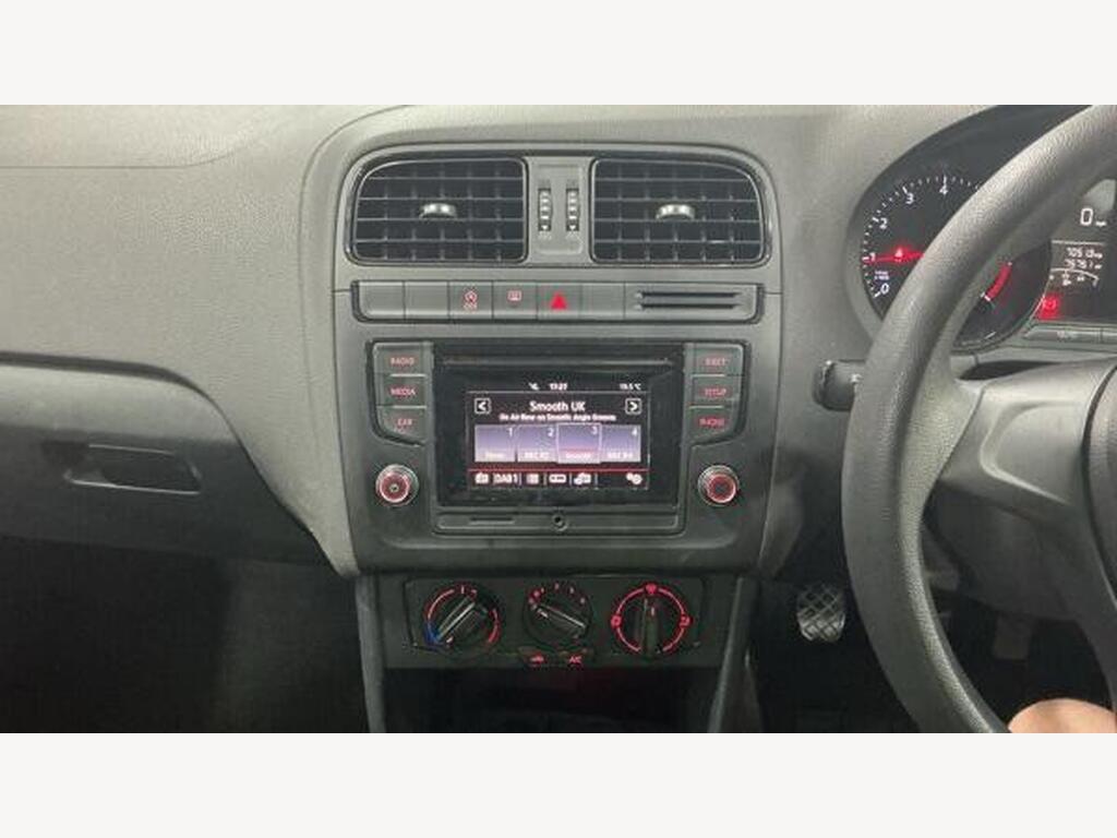 2015 Volkswagen Polo thumbnail 2