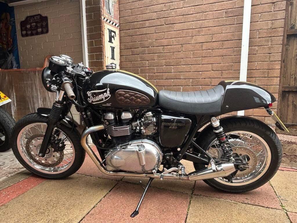 Triumph Thruxton 900