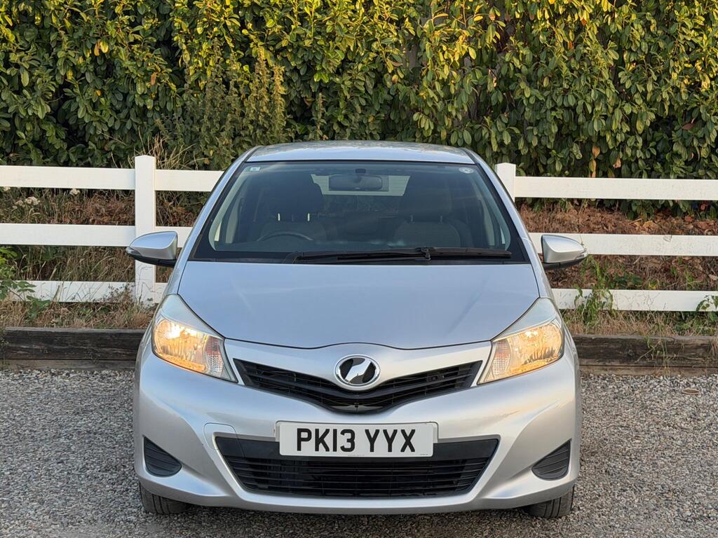 2013 Toyota Yaris thumbnail 5