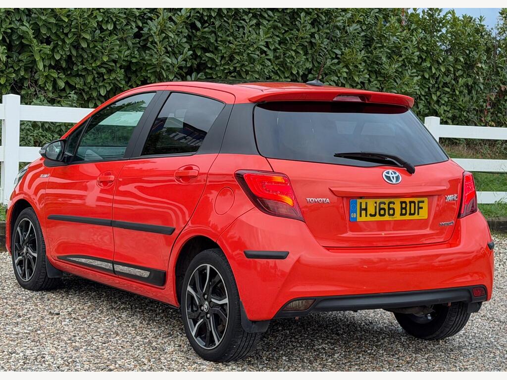 Toyota Yaris 1.5 VVT-h Orange Edition E-CVT Euro 6 5dr thumbnail 28