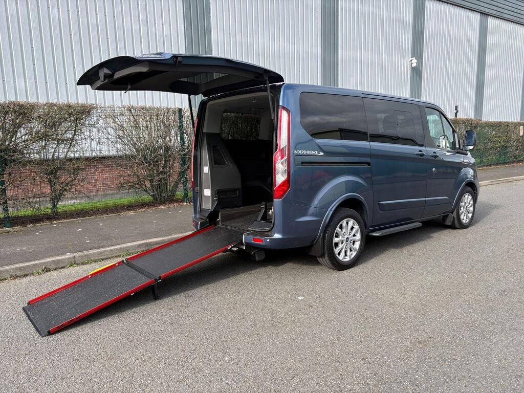 Ford Tourneo Custom Minibus 2.0 320 EcoBlue Titanium Auto L1 Euro 6 (s/s) 5dr