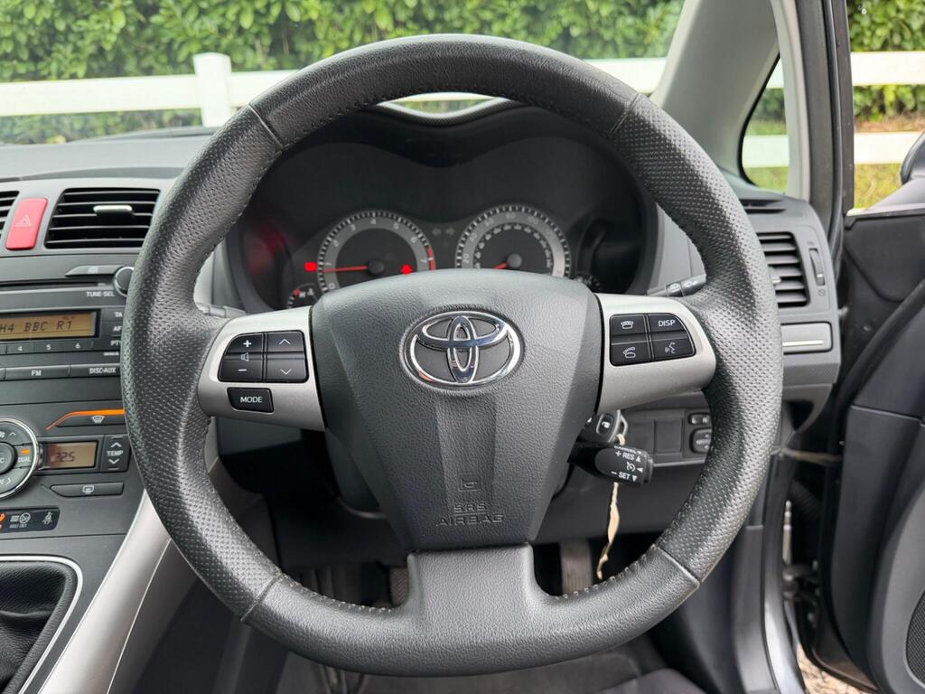2012 Toyota Auris thumbnail 33