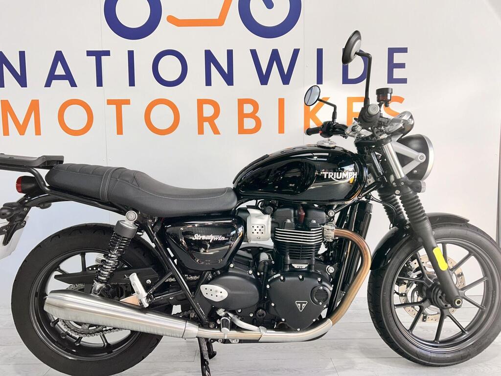 Triumph Street Twin