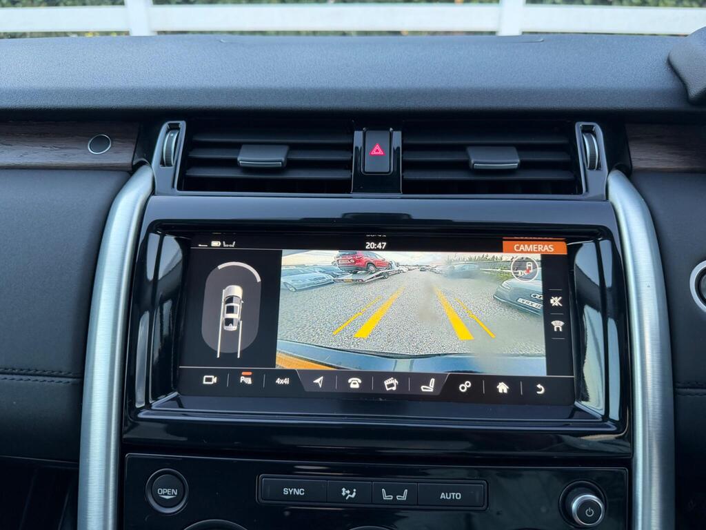 2017 Land Rover Discovery thumbnail 40