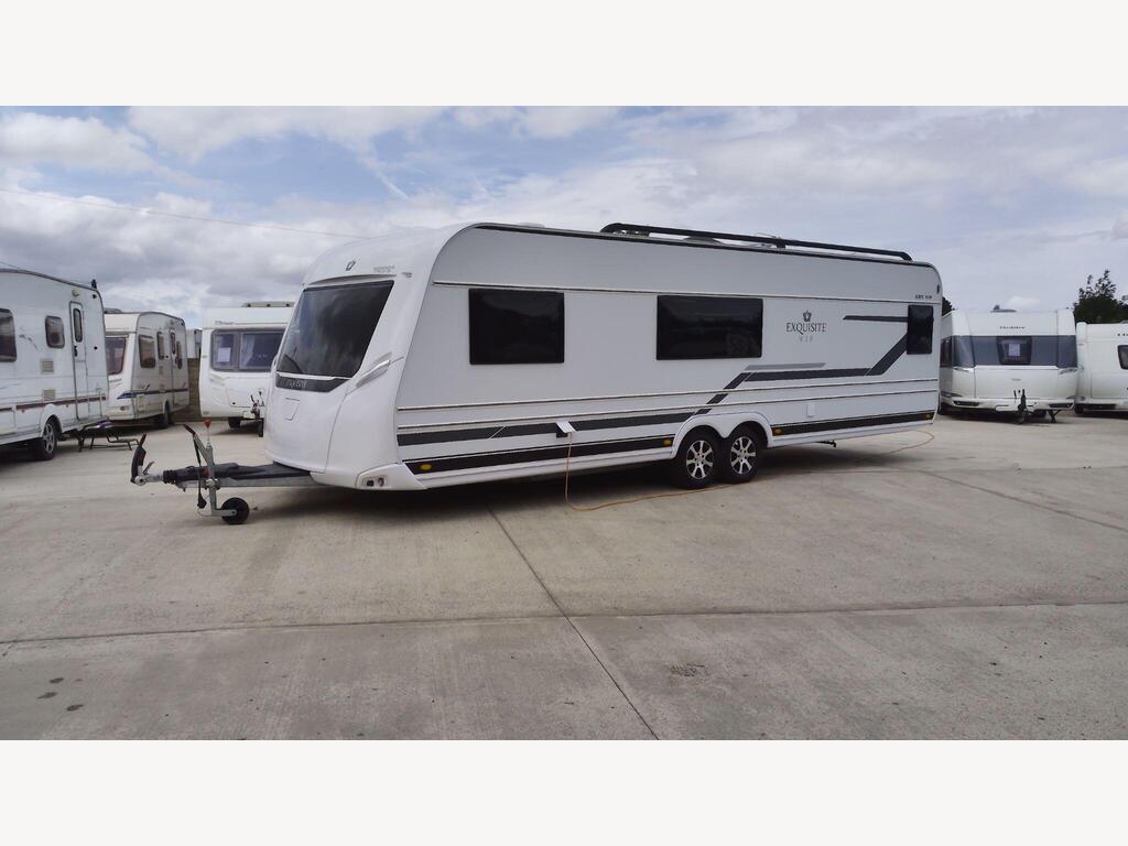LMC 685 Vip Exquisit Tourer FIXED ISLAND 5 BERTH