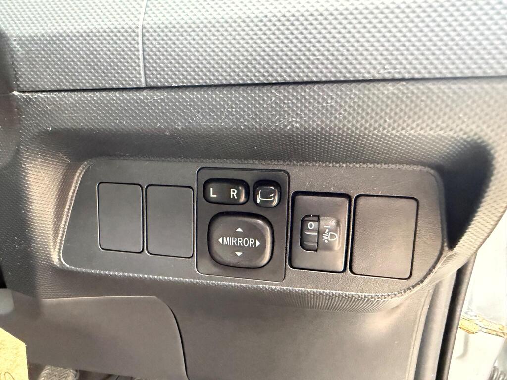 2010 Toyota Auris thumbnail 23