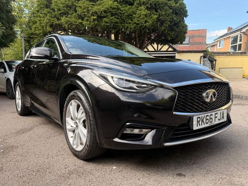 Infiniti Q30