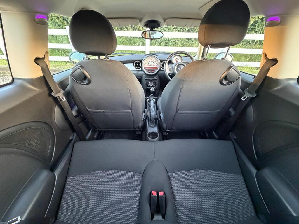 2010 MINI Hatch thumbnail 30