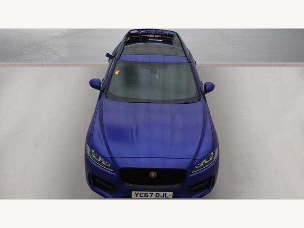 2017 Jaguar F-PACE thumbnail 3