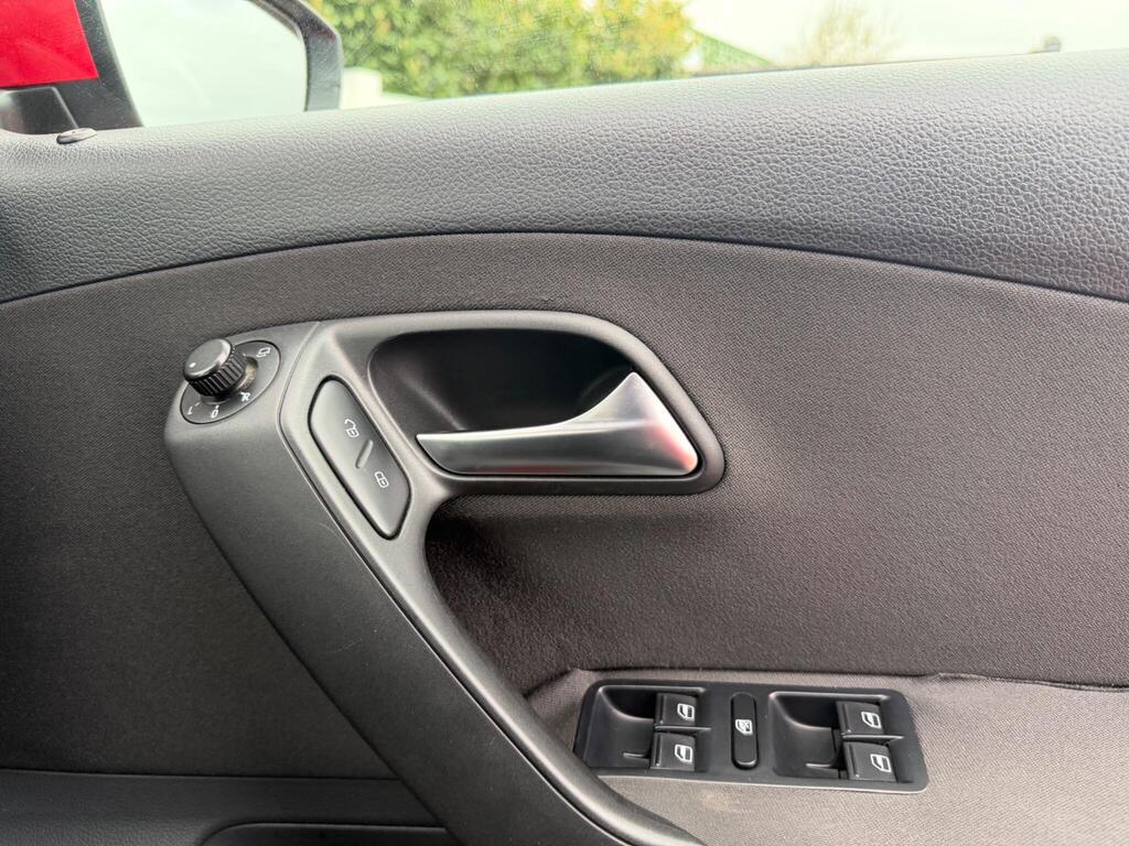 2012 Volkswagen Polo thumbnail 31