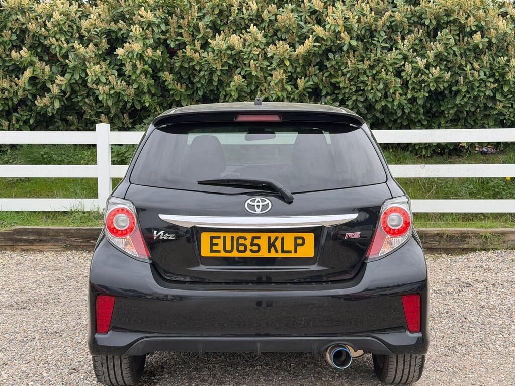 2016 Toyota Yaris thumbnail 12