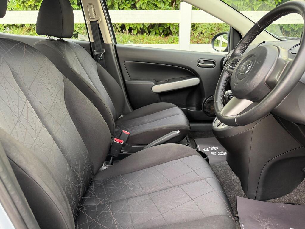 2012 Mazda Mazda2 thumbnail 16