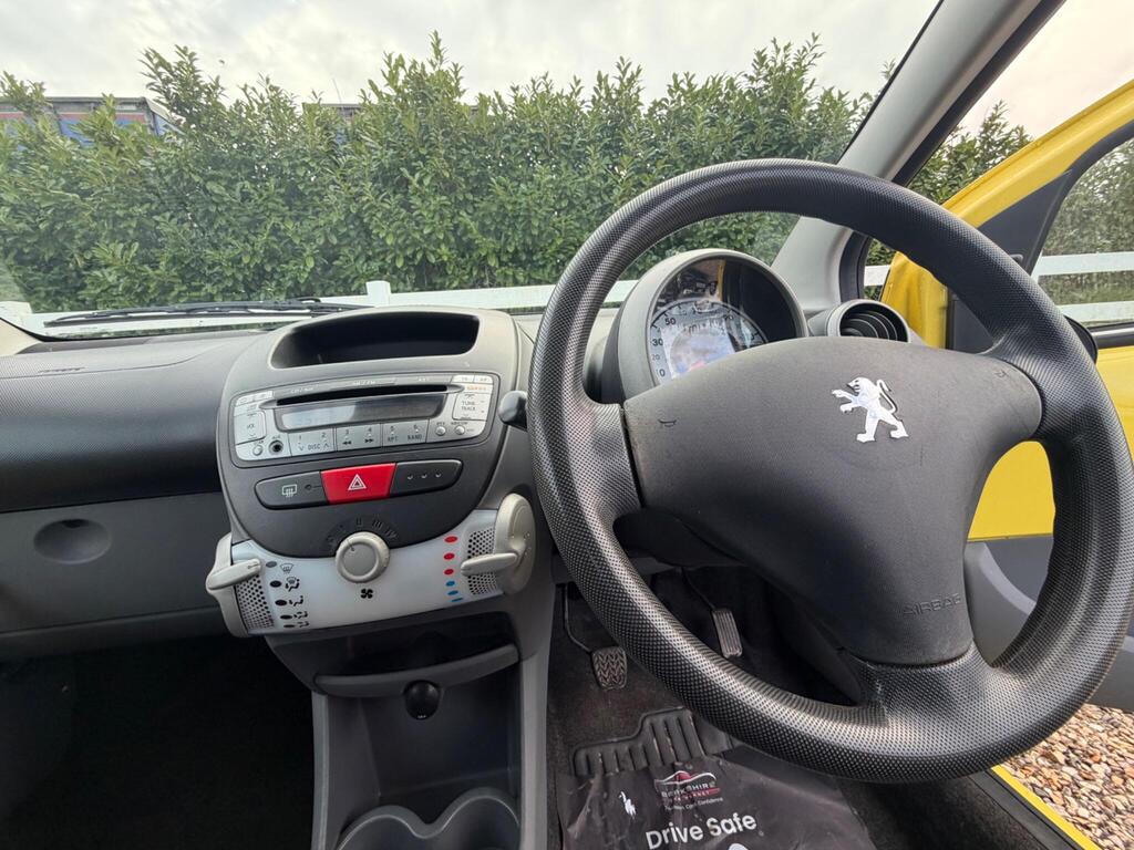 2011 Peugeot 107 thumbnail 14