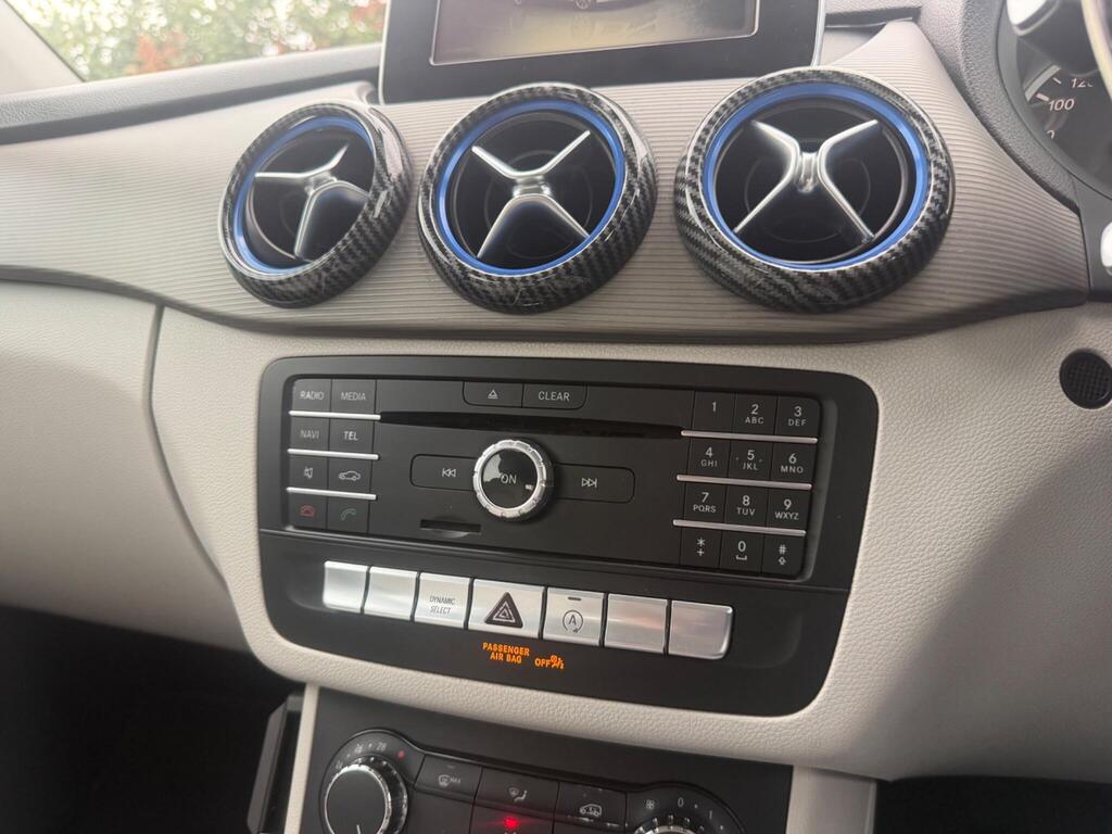 2015 Mercedes-Benz B Class thumbnail 28