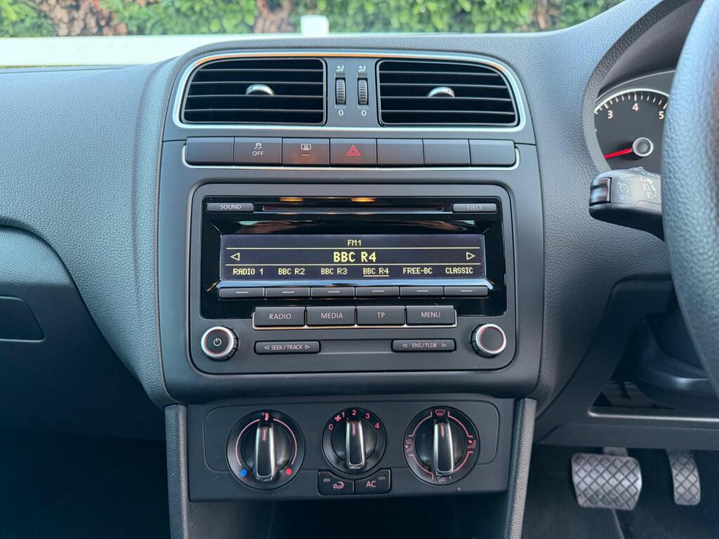 2014 Volkswagen Polo thumbnail 25