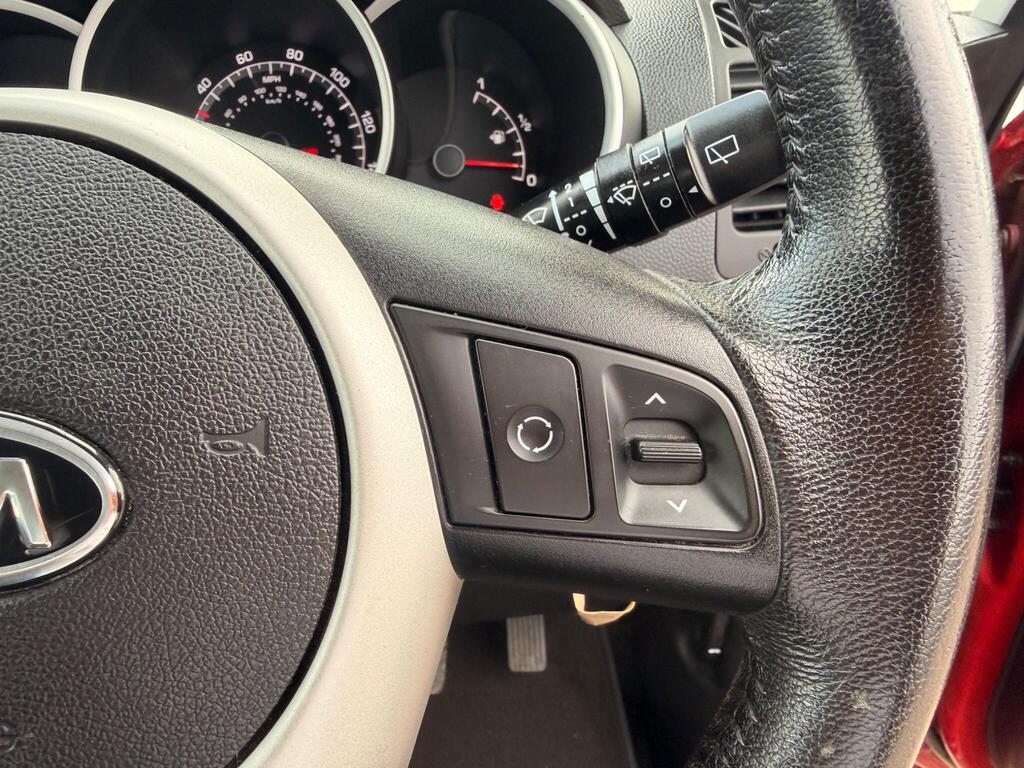 2012 Kia Venga thumbnail 25