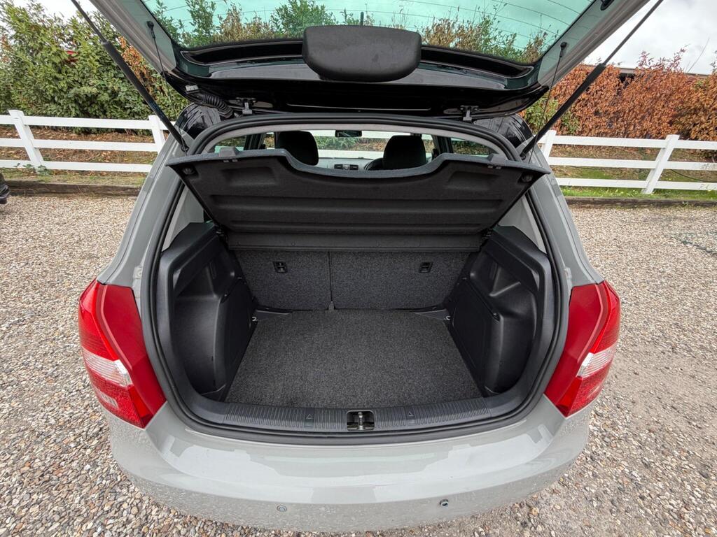2013 Skoda Fabia thumbnail 33