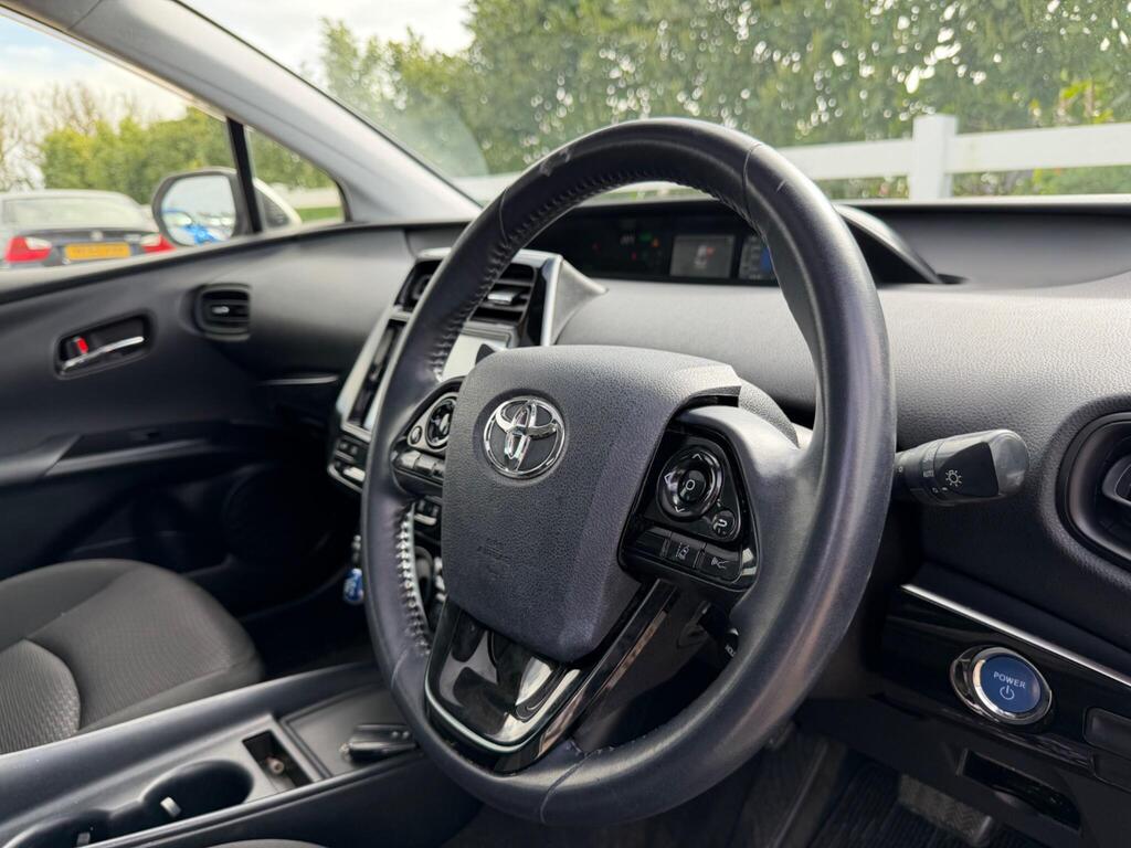 2019 Toyota Prius thumbnail 16