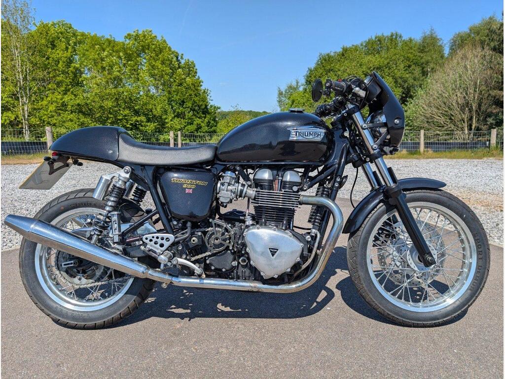 Triumph Thruxton 900