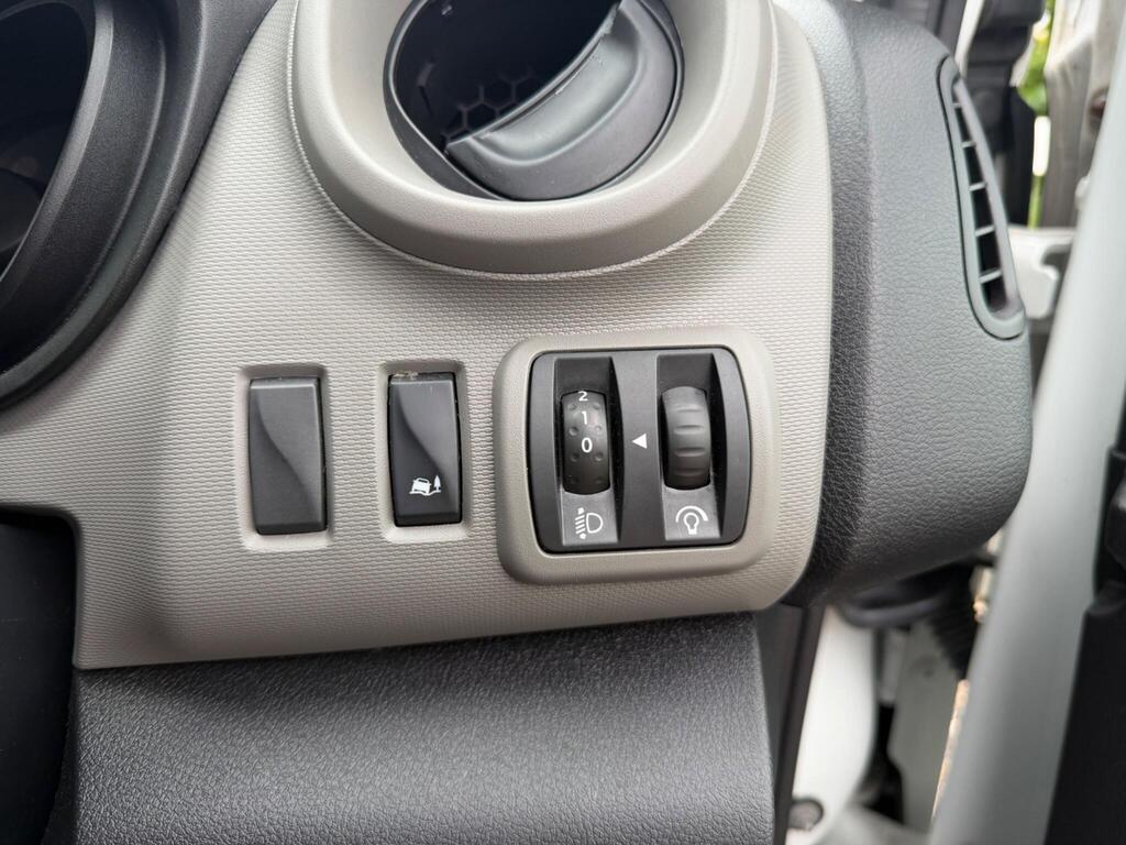 2019 Renault Trafic thumbnail 16