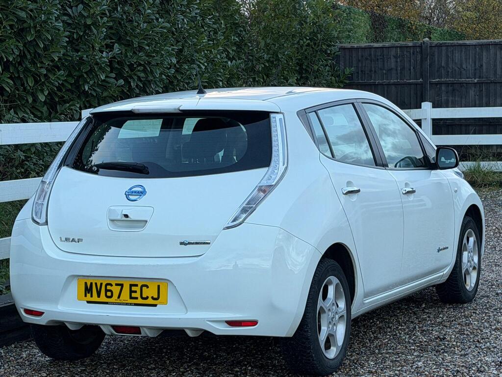 2017 Nissan Leaf thumbnail 12