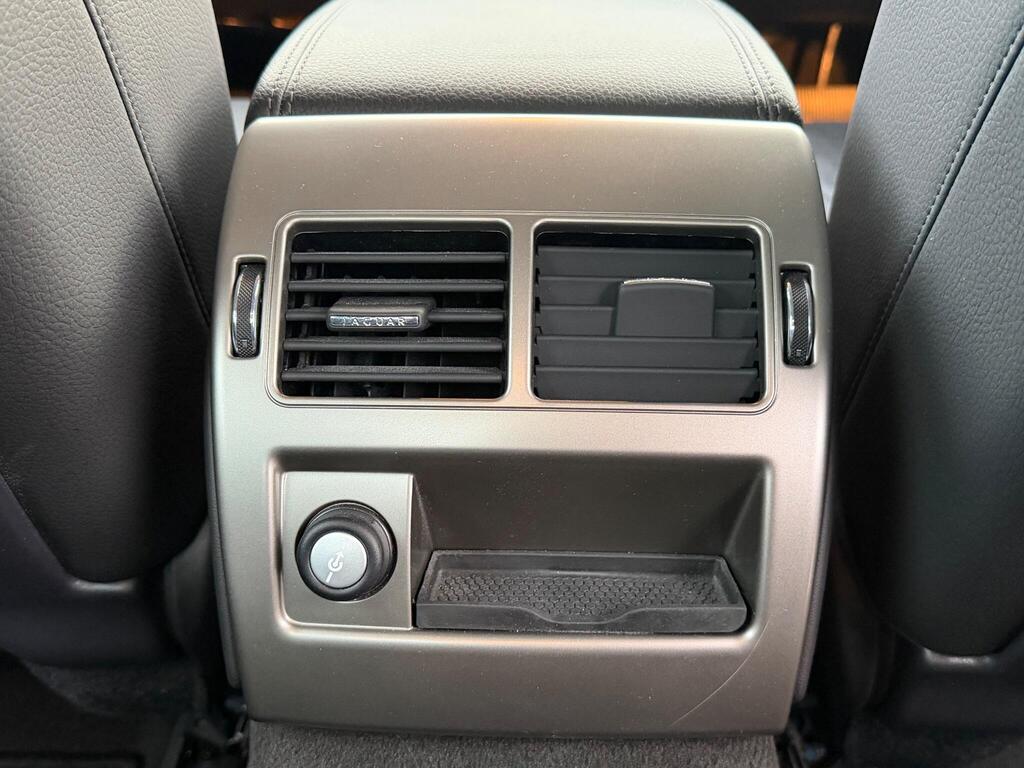 2010 Jaguar XF thumbnail 27