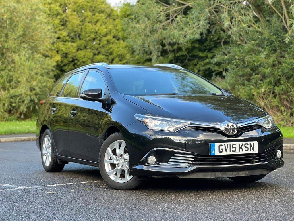Used Toyota Auris Estate 1.6 D-4d Business Edition Touring Sports Euro 6  (S/s) 5dr in London, Greater London