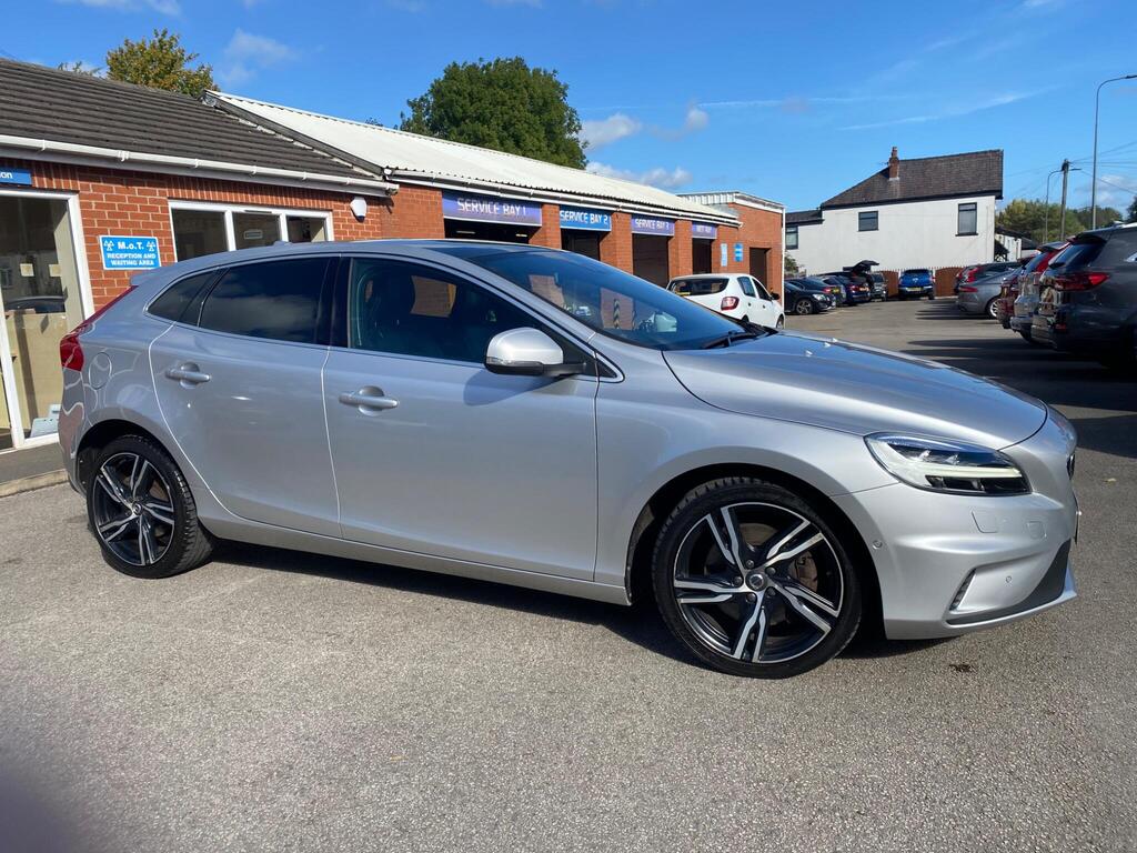 Volvo V40 Hatchback 1.5 T2 R-Design Pro Auto Euro 6 (s/s) 5dr