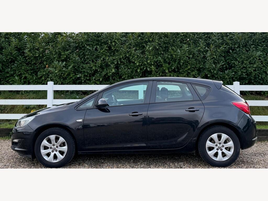 2015 Vauxhall Astra thumbnail 9