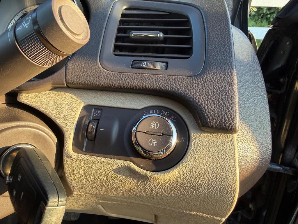 2010 Vauxhall Insignia thumbnail 26