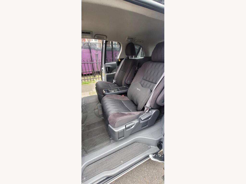 Toyota Estima Aeras G