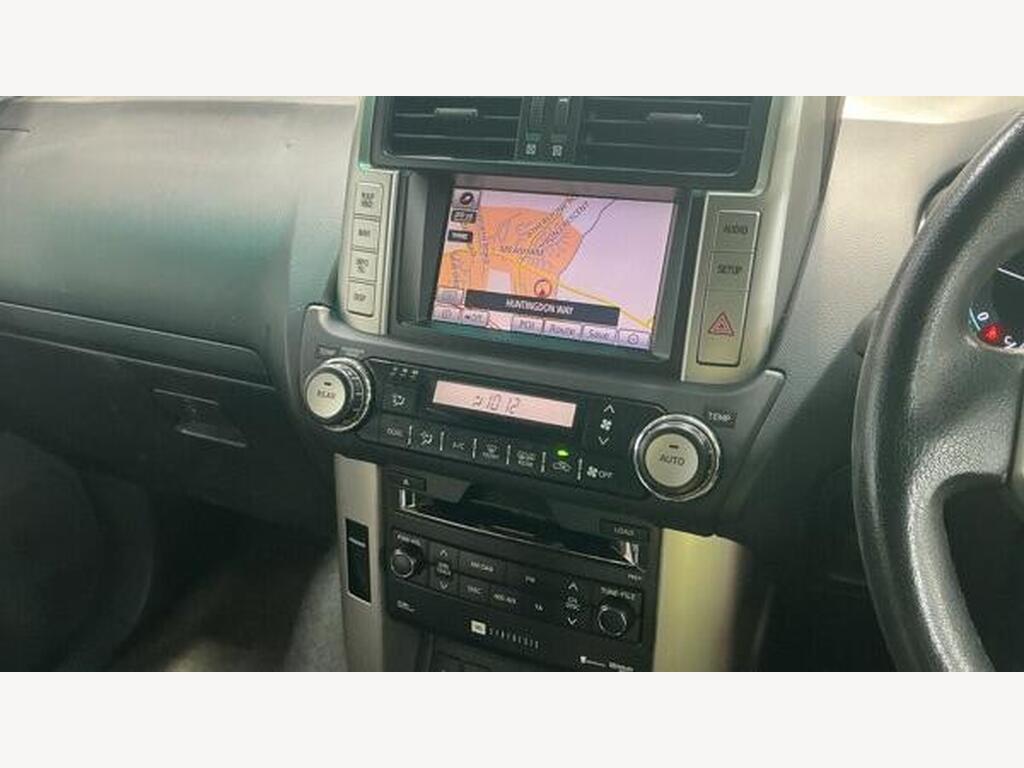 2010 Toyota Land Cruiser thumbnail 2