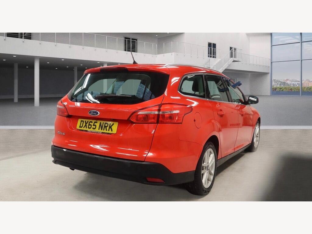 2015 Ford Focus thumbnail 6