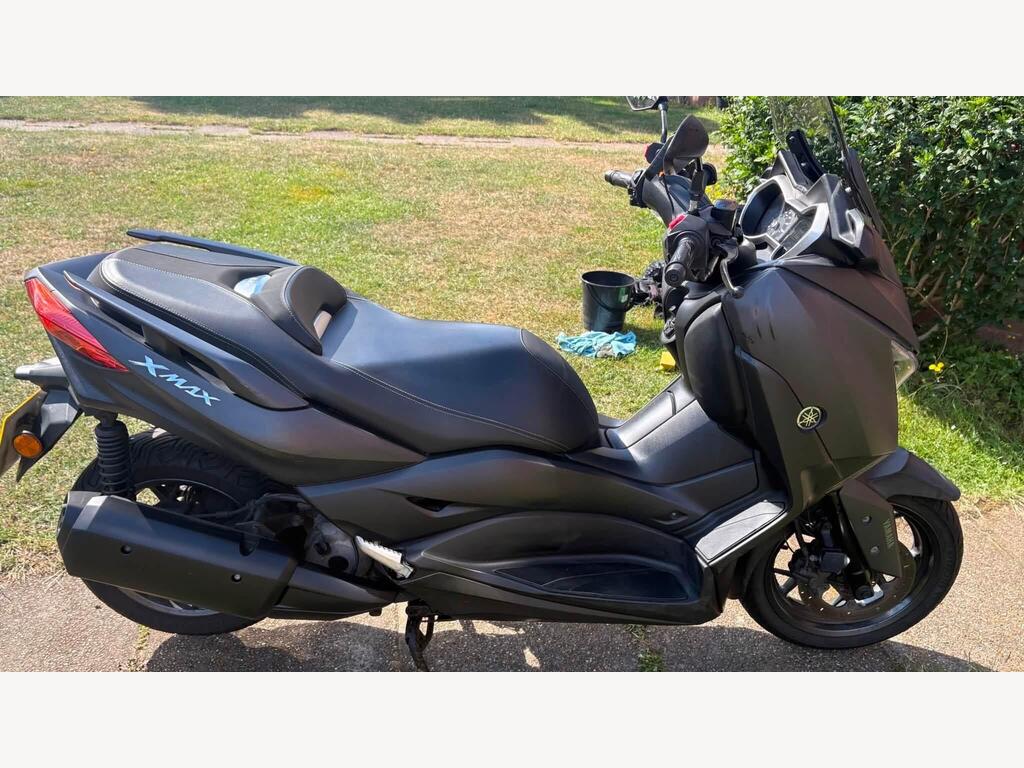 Yamaha XMAX 300