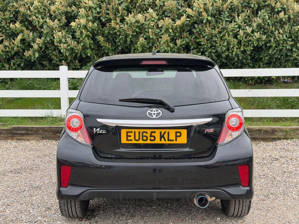 2016 Toyota Yaris thumbnail 11