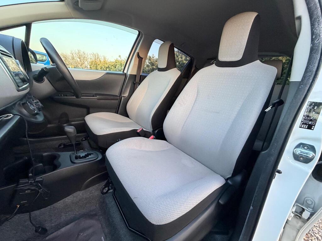 2012 Toyota Yaris thumbnail 27