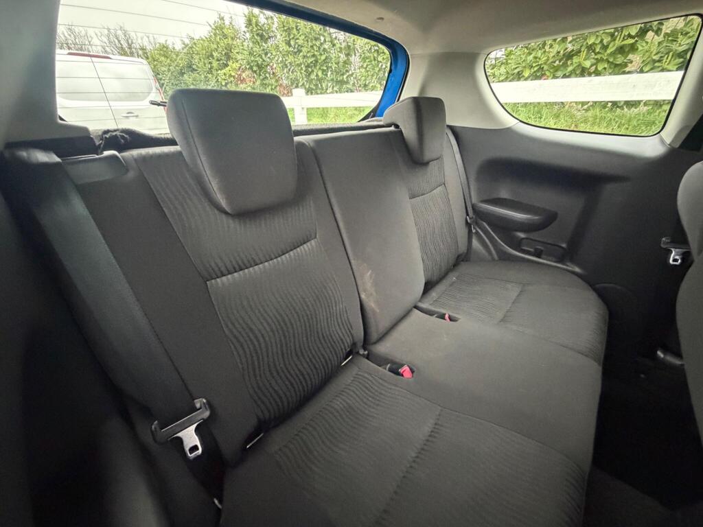 2013 Suzuki Swift thumbnail 17