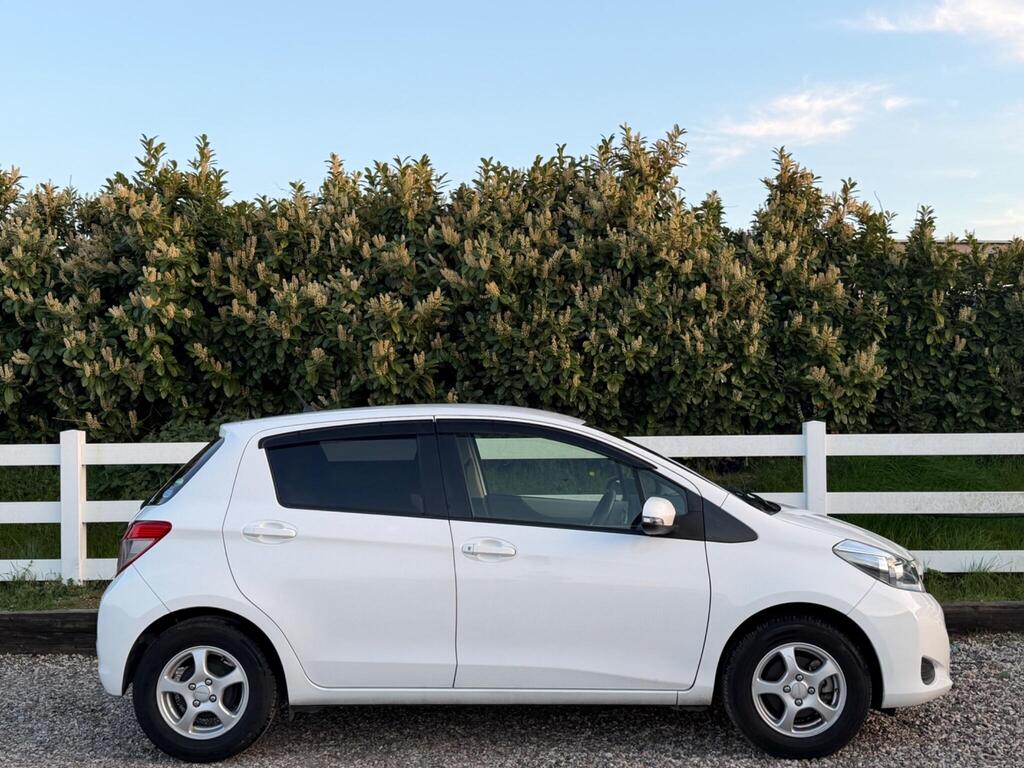 2012 Toyota Yaris thumbnail 11