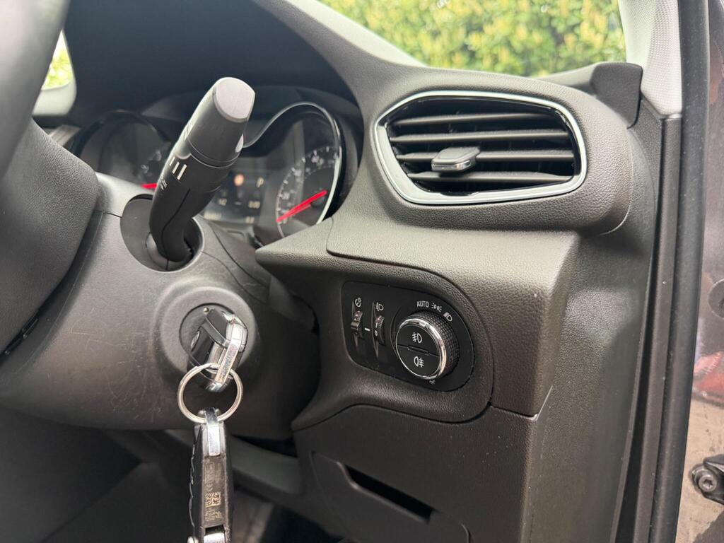 2018 Vauxhall Grandland X thumbnail 19