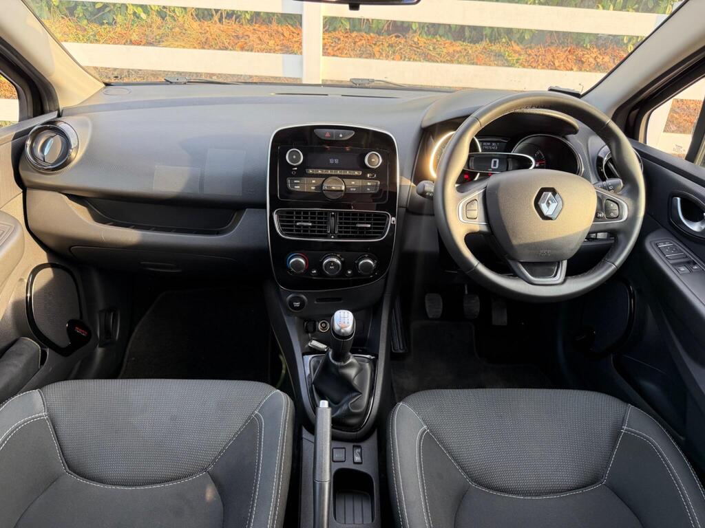 2026 Renault Clio thumbnail 2